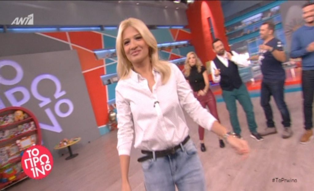 Με βουρκωμένα μάτια βγήκε η Φαίη Σκορδά στην εκπομπή, μετά την ανακοίνωση για τον χωρισμό! [vid]