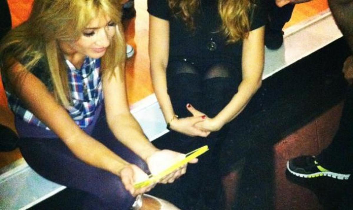 Δειτε τη Φαίη Σκορδά με τις πουέντ της!