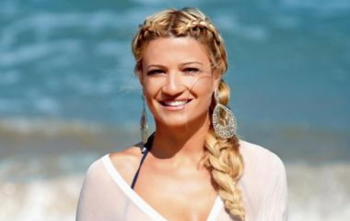 Ποια ερμηνεύτρια τραγούδησε χθες το βράδυ για την Φαίη Σκορδά στην Τήνο;