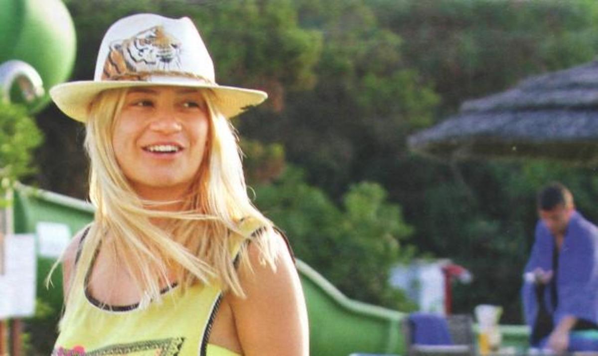 Φαίη Σκορδά! Διακοπές στην Τήνο με το Γιώργο Λιάγκα και τα παιδιά