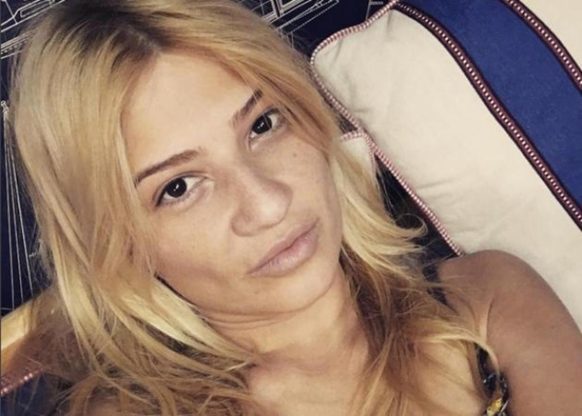 Φαίη Σκορδά: Μπήκε στην κουζίνα κι έφτιαξε πεντανόμιστες τηγανίτες!