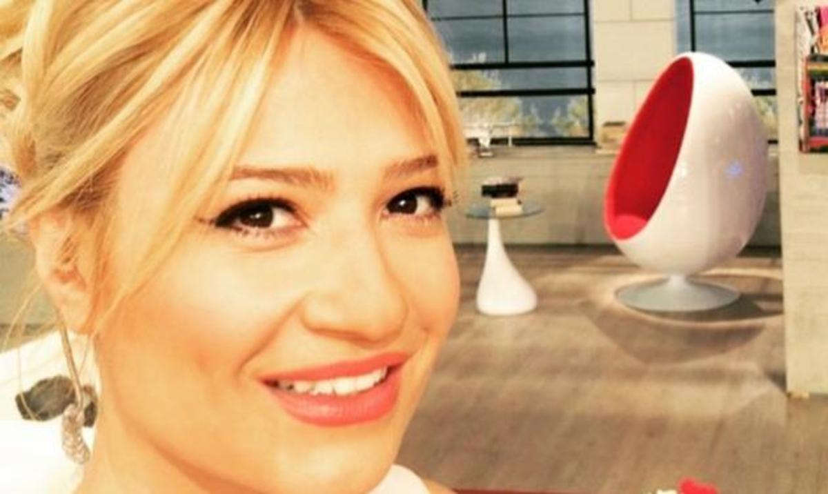 Φαίη Σκορδά: Ευχήθηκε για το Πάσχα αγκαλιά με τον γιο της!