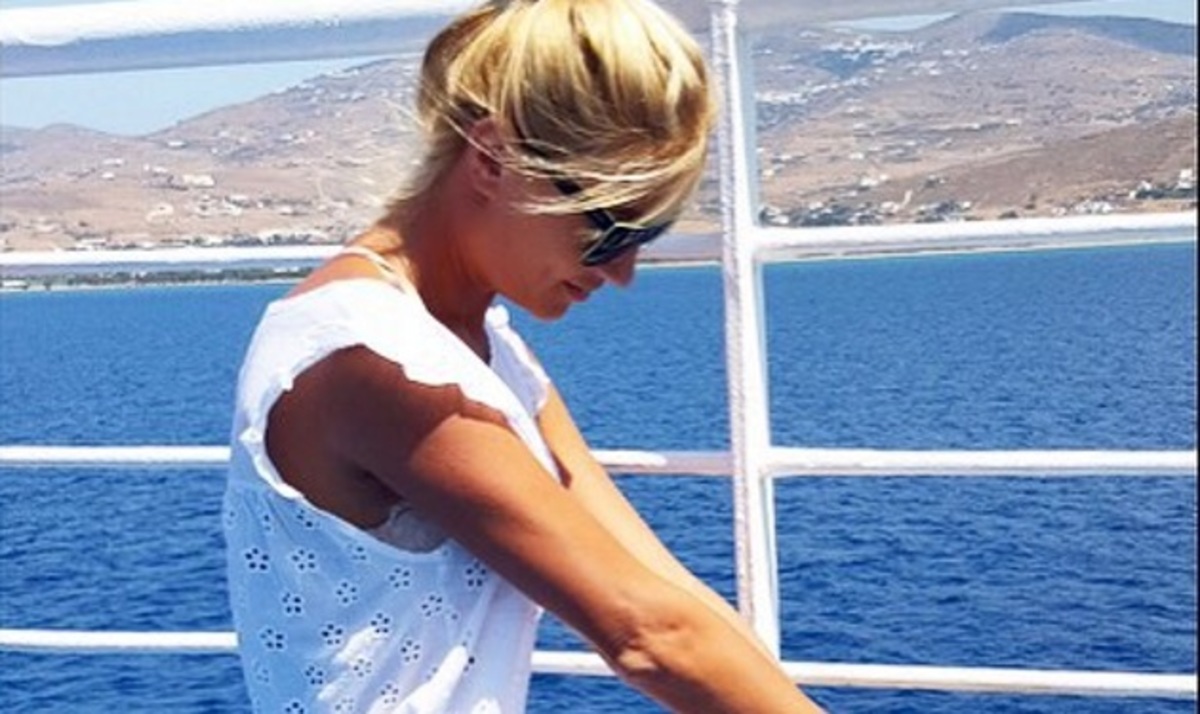 Επέστρεψε στο χωριό με τους γιους της η Σκορδά! ΦΩΤΟ