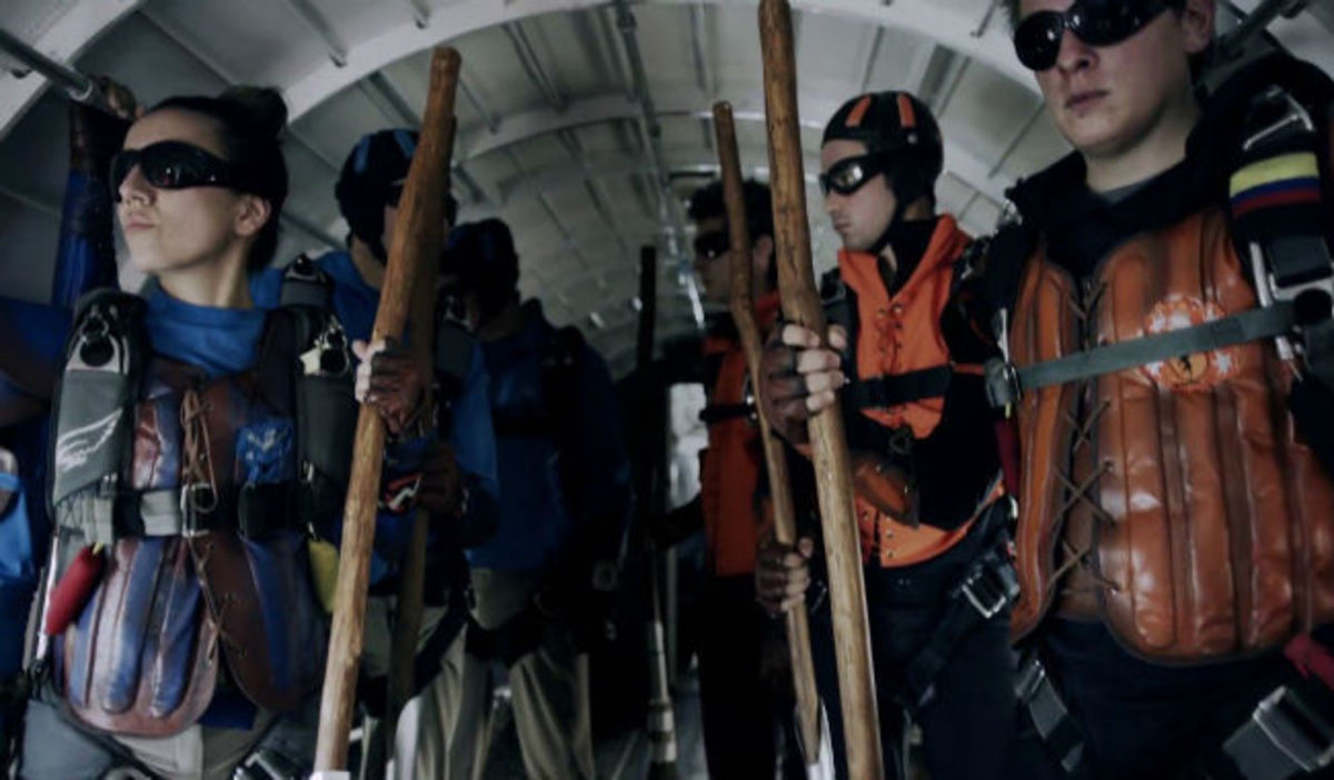Το τερμάτισαν! Δείτε τι έκαναν έξι skydivers που λατρεύουν τις ταινίες του Χάρι Πότερ (ΒΙΝΤΕΟ)
