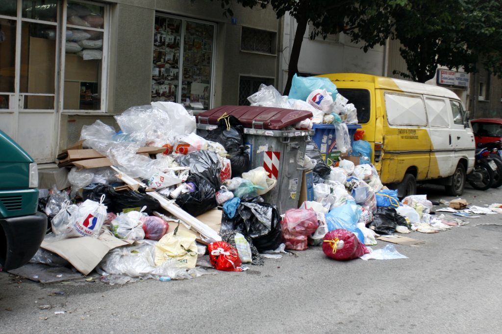 Δεν ξέρουν τι να κάνουν τα σκουπίδια σε Σέρρες και Ημαθία!