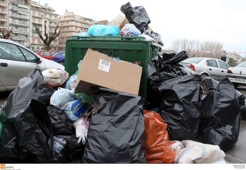 Κέρκυρα: Γέμισε η πόλη με σκουπίδια