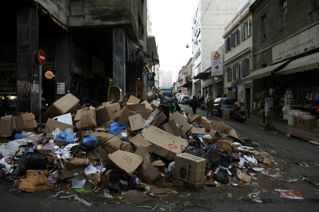 Πάσχα με σκουπίδια θα κάνουν οι Πειραιώτες ;