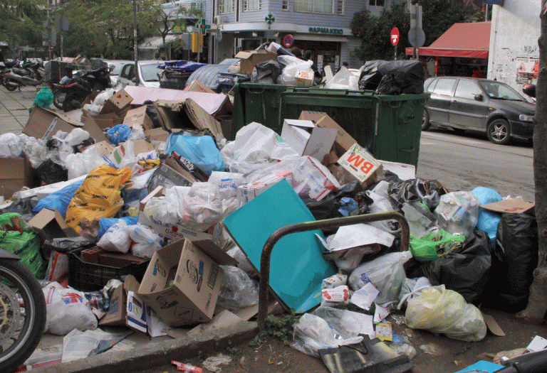 Υπο κατάρρευση το σύστημα αποκομιδής σκουπιδιών στη Θεσσαλονίκη