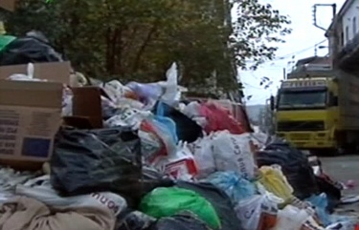 Γυθειο: Τα σκουπίδια πνίγουν τις γειτονιές