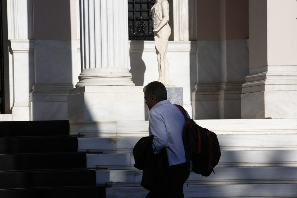 Με ύβρεις κατά των δημοσιογράφων απαντά ο Σκουρλέτης στα περί ανακαίνισης
