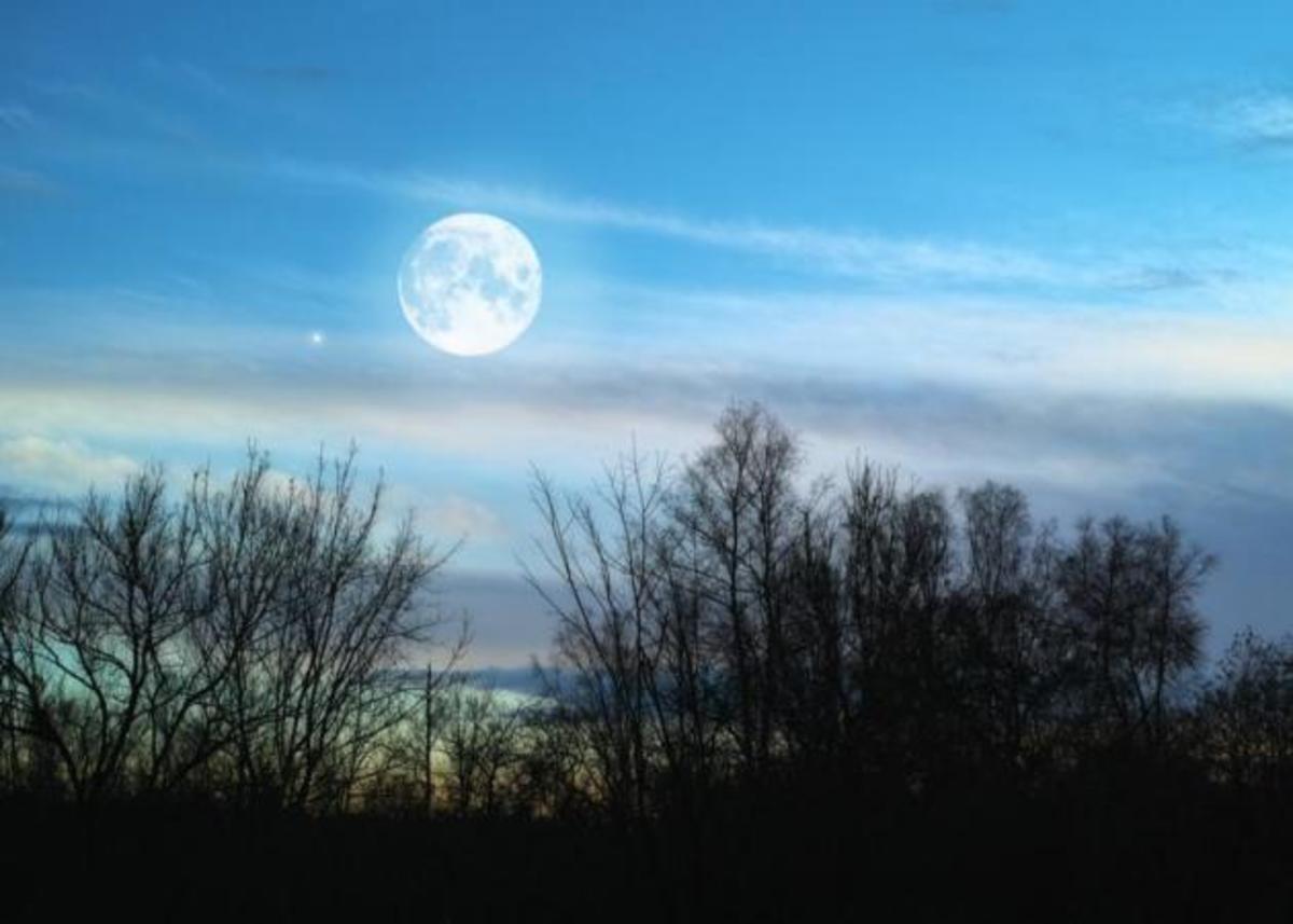 Έρχεται μια δύσκολη πανσέληνος! Τι πρέπει να προσέξεις; Πώς σε επηρεάζει;