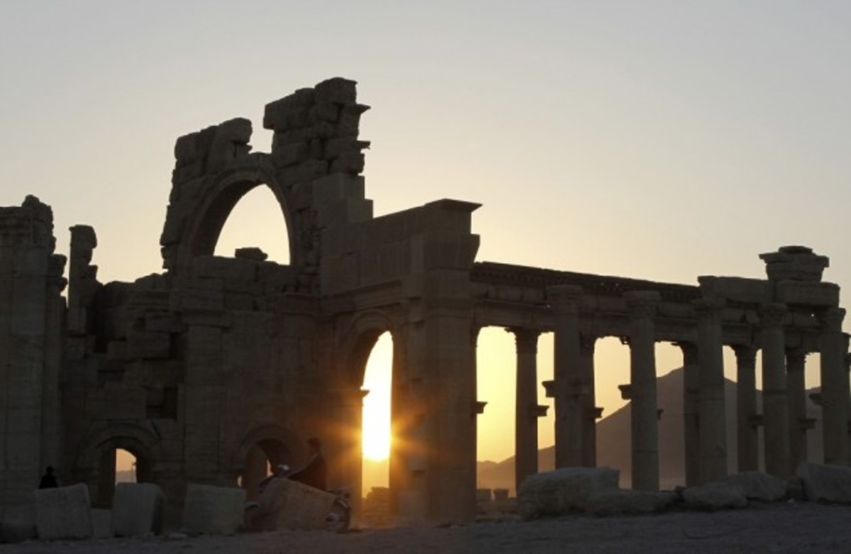 Το Ισλαμικό Κράτος βγάζει εκατομμύρια εξαφανίζοντας τα μνημεία της Συρίας!