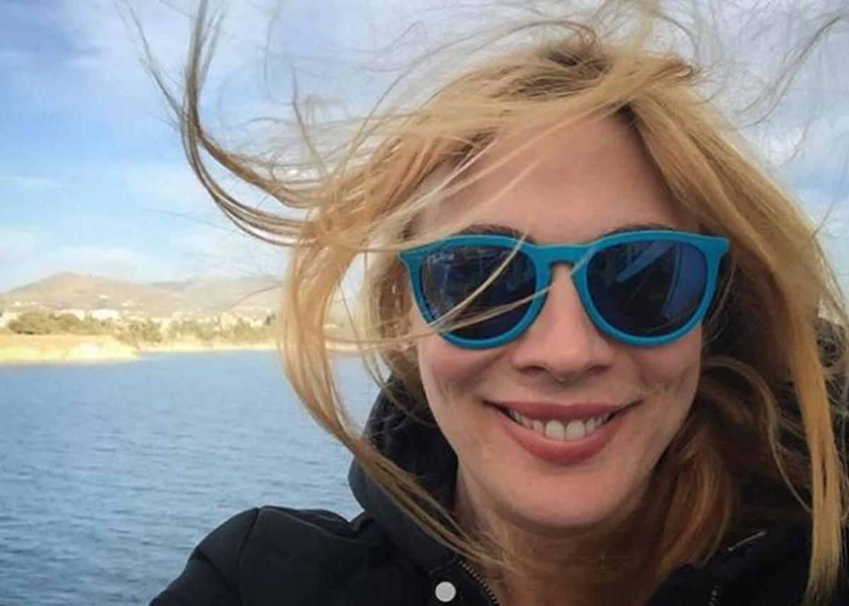 Σμάραγδα Καρύδη: Χωρίς σταματημό οι διακοπές της στην Αίγινα! ΦΩΤΟ