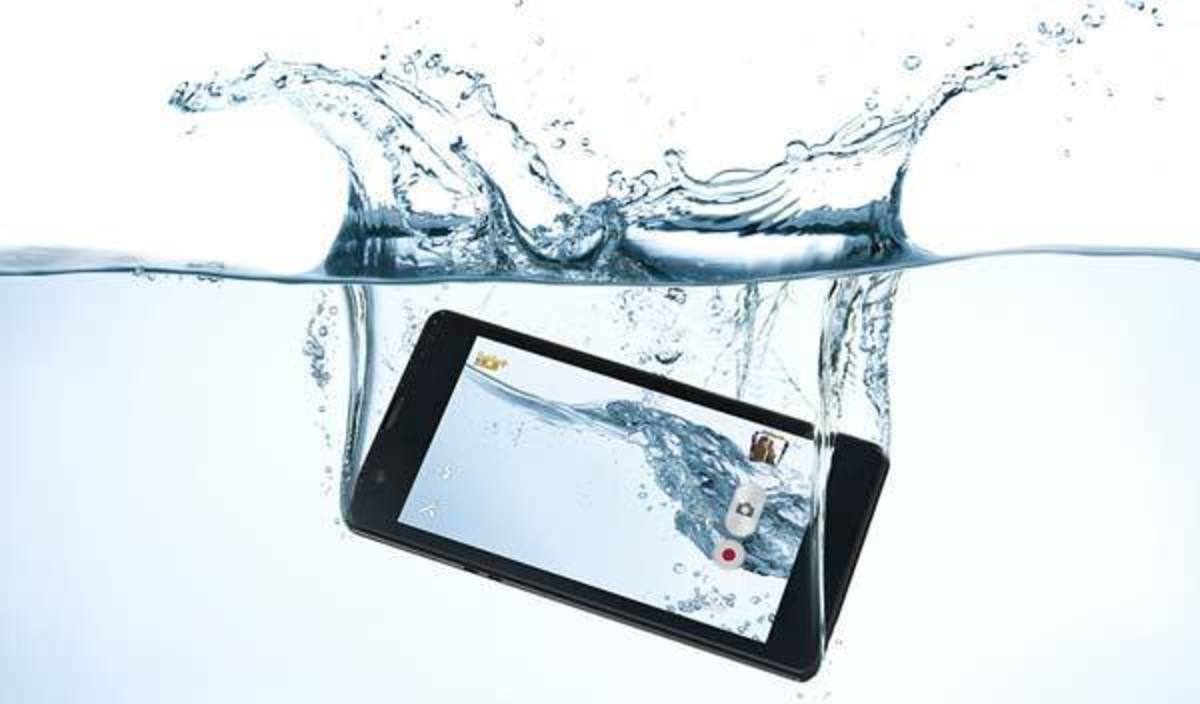 Τι να κάνετε αν πέσει το κινητό σε νερό!