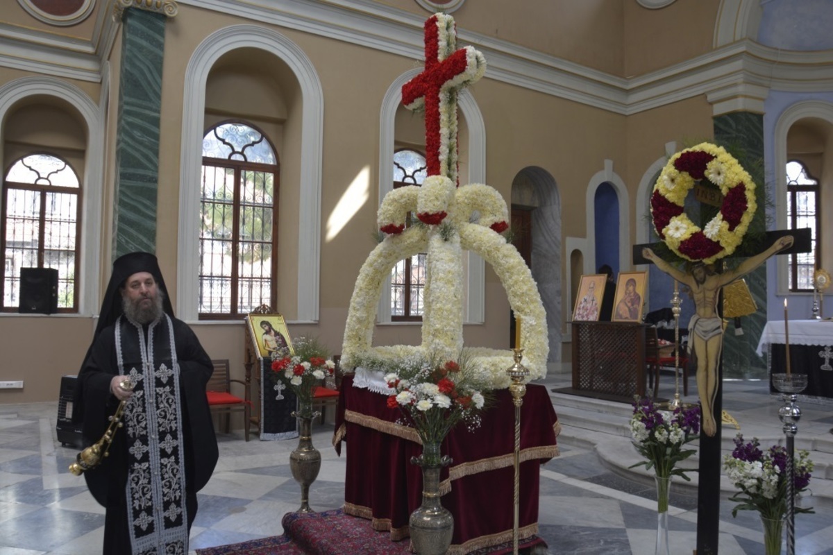 Mετά από 93 χρόνια η τελετή Αποκαθήλωσης σε ναό στη Σμύρνη