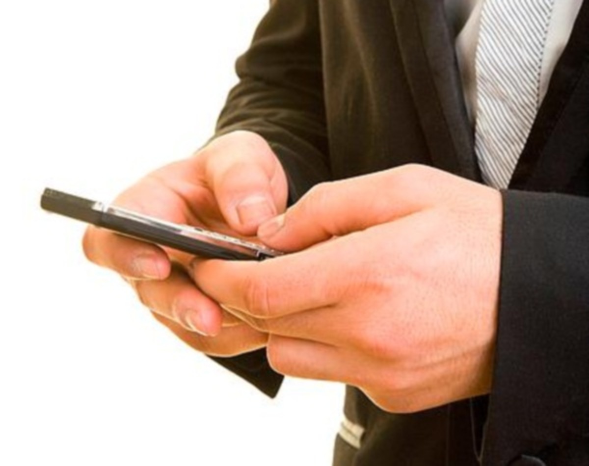 Cosmote: 9 εκ. sms την πρώτη ώρα του νέου χρόνου