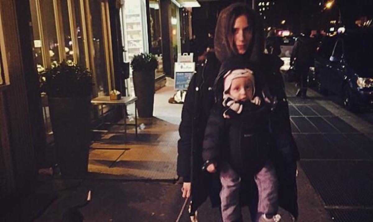 Δείτε τη Σοφία Καρβέλα να χορεύει με το γιο της!