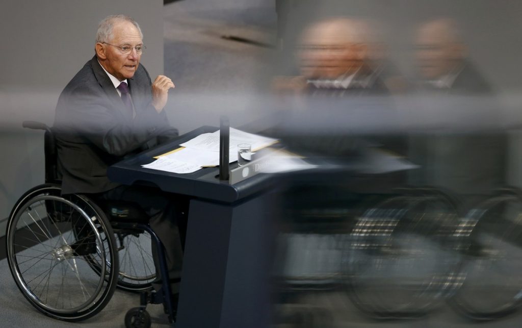 Ειρωνικός ο Σόιμπλε: Κάντε το δημοψήφισμα, ίσως να είναι για καλό!