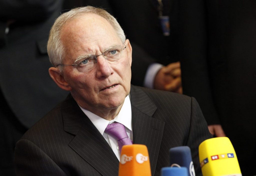 Δεν γοητεύτηκε ο Σόιμπλε: Αν θέλετε στήριξη, ιδού το… πρόγραμμα