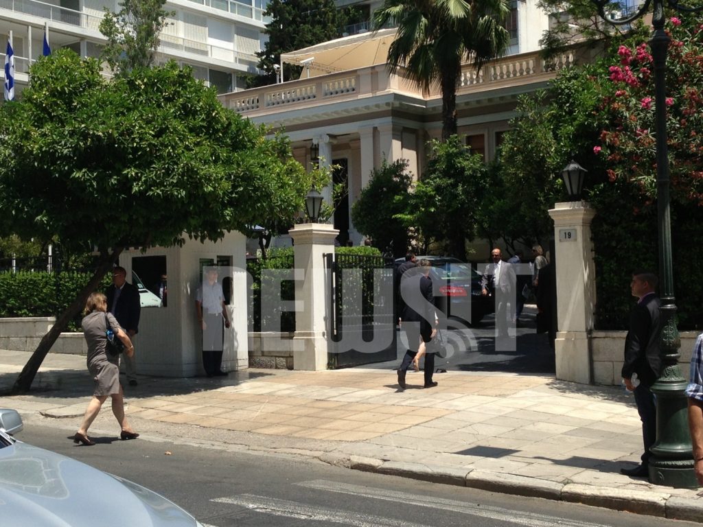 Η γερμανική αντιπροσωπεία μπαίνει στο Μαξίμου