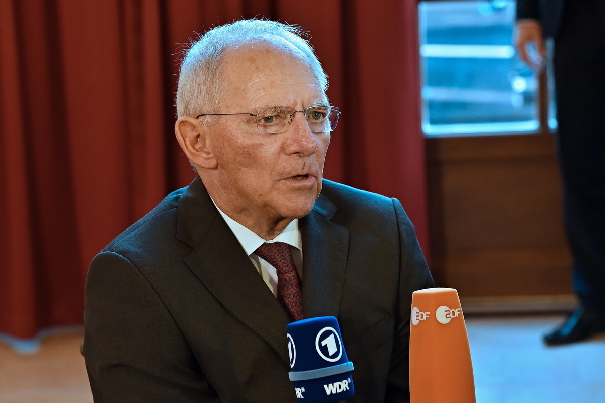 Ο Σόιμπλε προειδοποιεί για μία νέα οικονομική κρίση και “καρφώνει” την ΕΚΤ