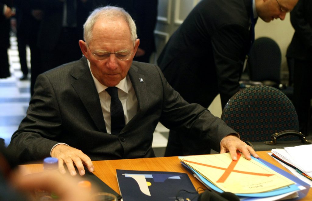 Νέα πυρά Σόιμπλε: Δεν θα ικανοποιείτε το λαό με λεφτά άλλων και θα μας βρίζετε κιόλας