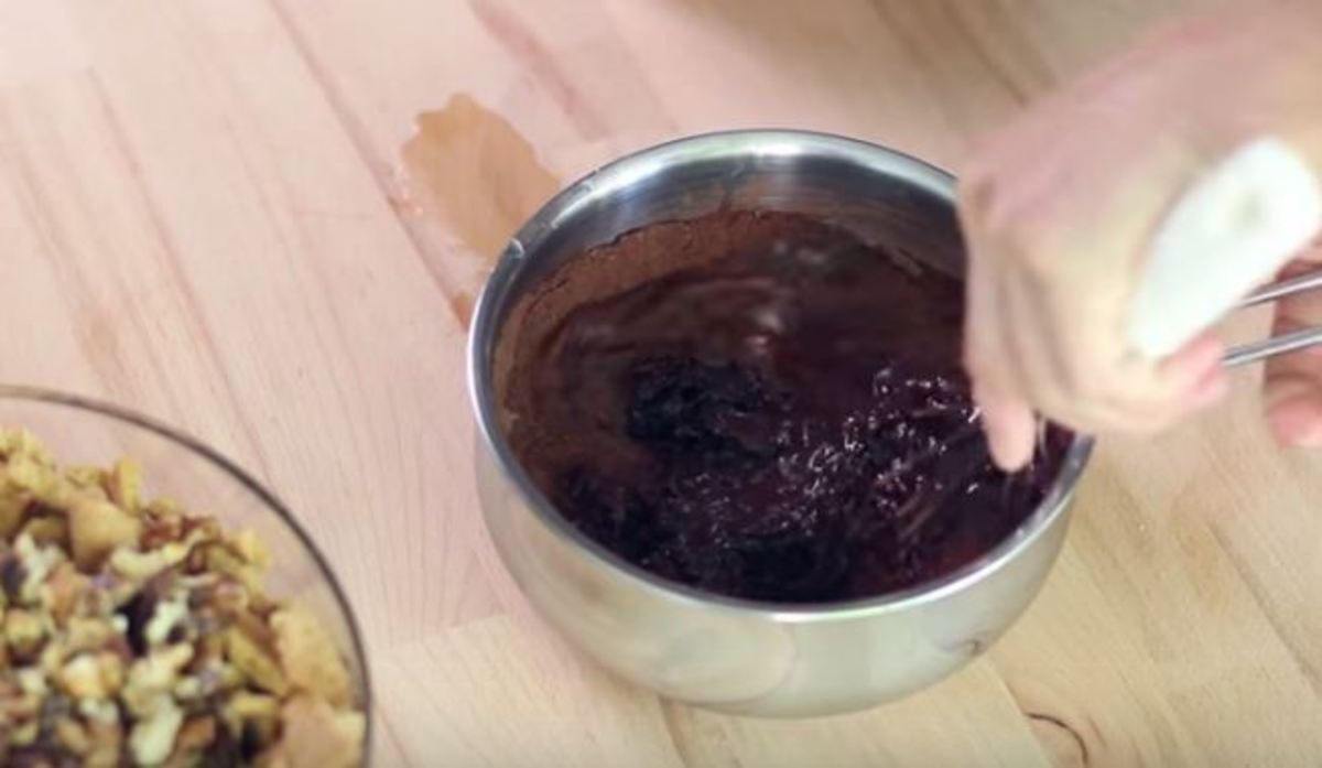 Η συνταγή με σοκολάτα και μπισκότο που θα σας κάνει να γλείφετε τα δάχτυλα σας!