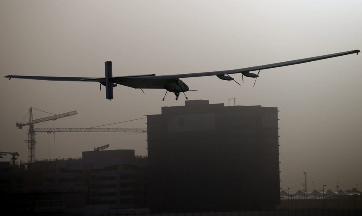 Απογειώθηκε το Solar Impulse-2! Θα κάνει το γύρο του κόσμου χωρίς καύσιμα! Δείτε LIVE