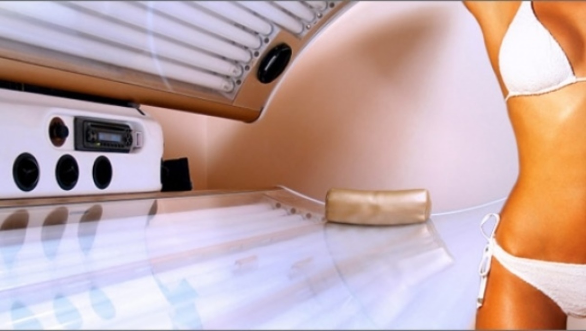 Solarium VS ηλιοθεραπεία: Τελικά είναι το ίδιο επικίνδυνα;