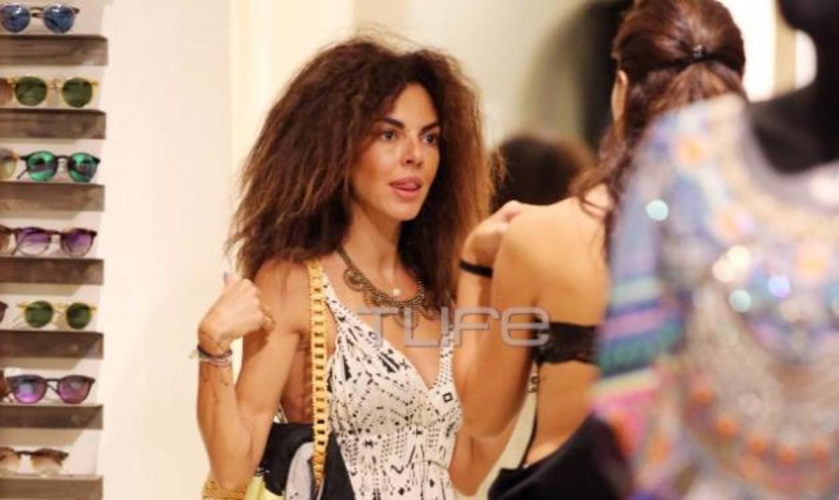 Μαρία Σολωμού: Δείτε την να δοκιμάζει φορέματα στη Μύκονο παρέα με την κοντή του “Παραπέντε”!