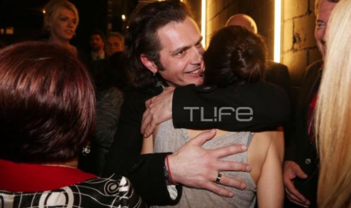 Μάριος Αθανασίου – Μαρία Σολωμού: Αγκαλιά στο θέατρο!