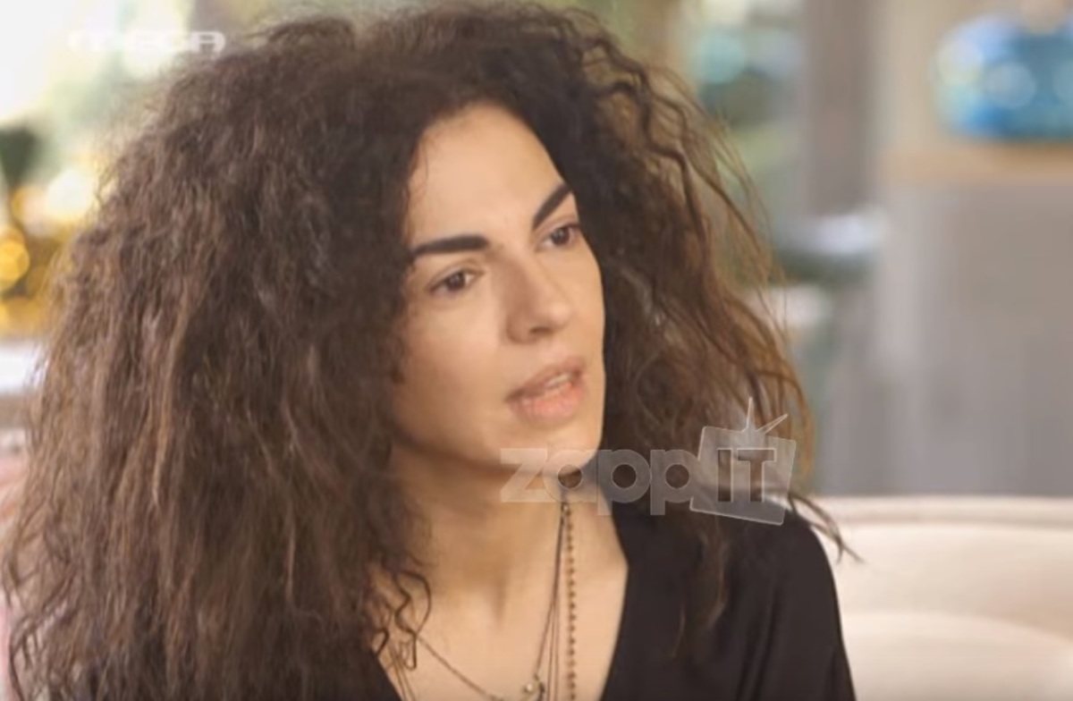 Μαρία Σολωμού: Πόσα χρόνια χρειάστηκε για να αποκαλύψει στο γιο της τη σχέση της με τον Μουζουράκη;