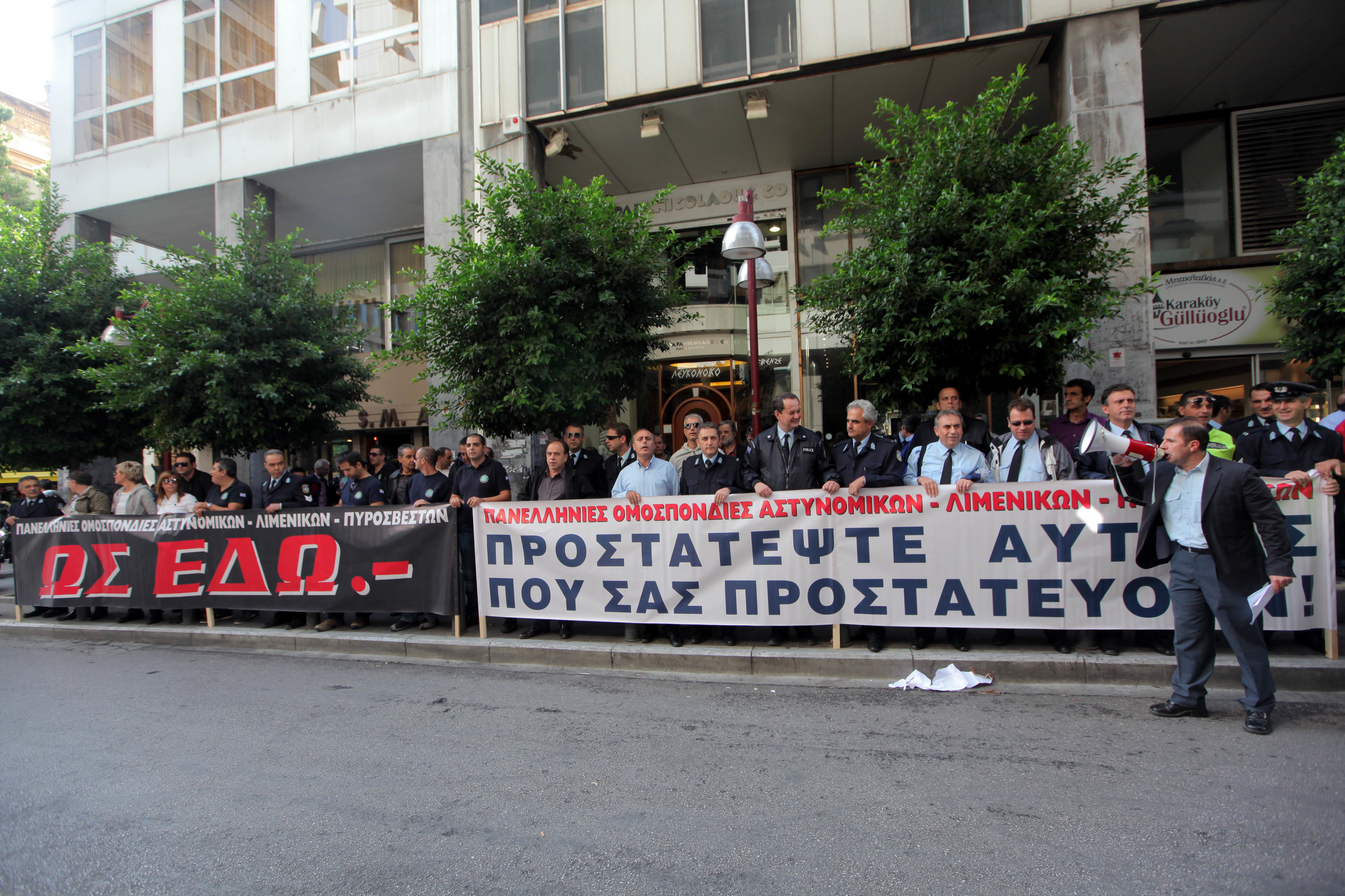 Ξανά στους δρόμους αστυνομικοί, λιμενικοί και πυροσβέστες