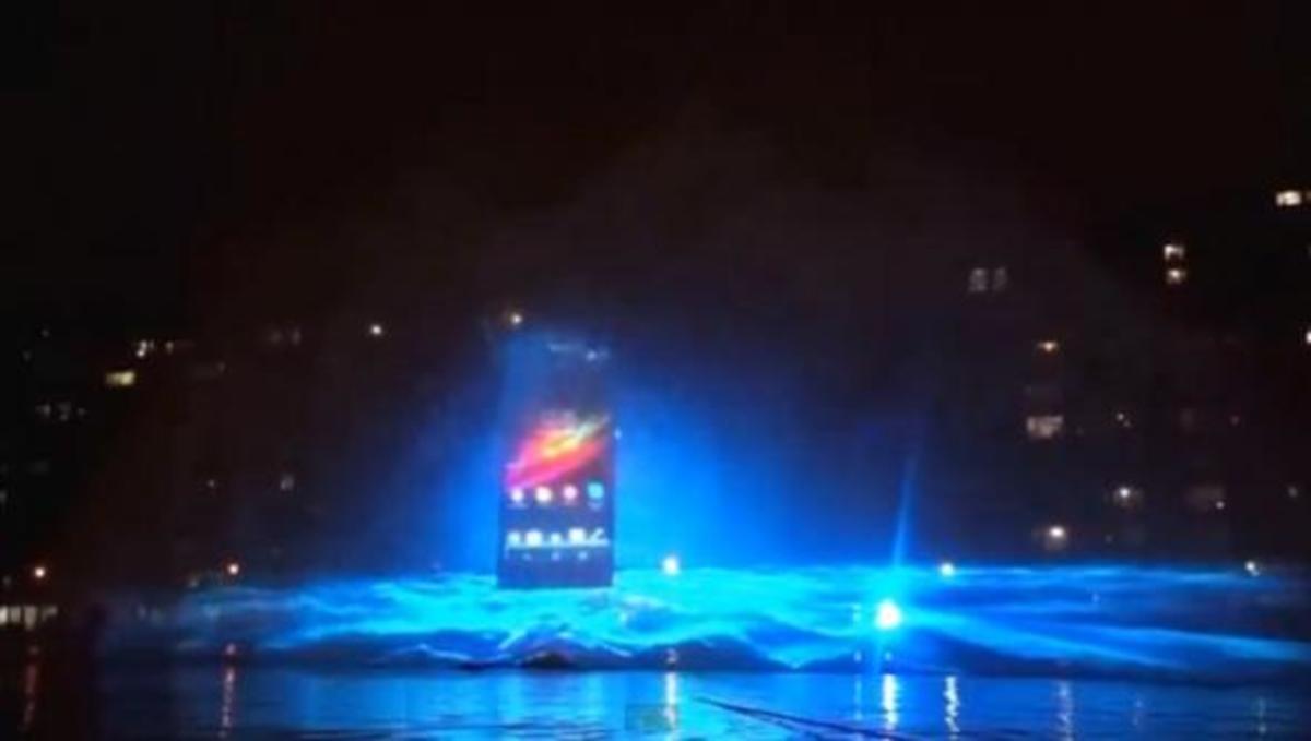 Δείτε το εντυπωσιακό water show του Sony Xperia Z στο Παρίσι!