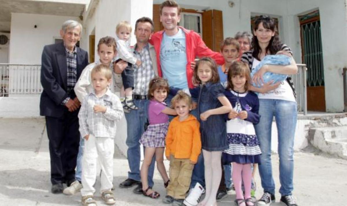Ο Σ. Σούλης έφτιαξε το σπίτι της μάνας με τα 10 παιδιά, που κάηκε στην Ηλεία!