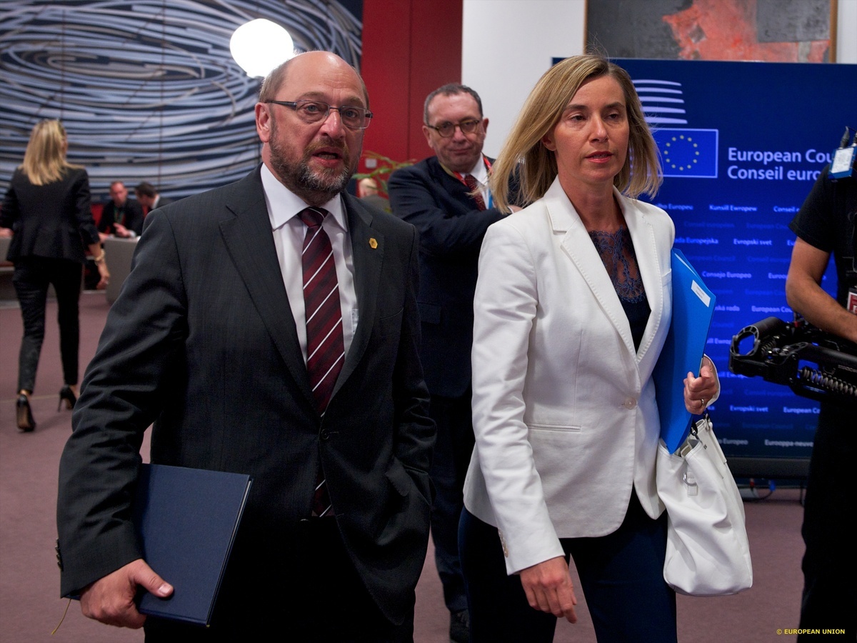 Στο παιχνίδι με την τρόικα πλέον και επίσημα το Ευρωπαϊκό Κοινοβούλιο