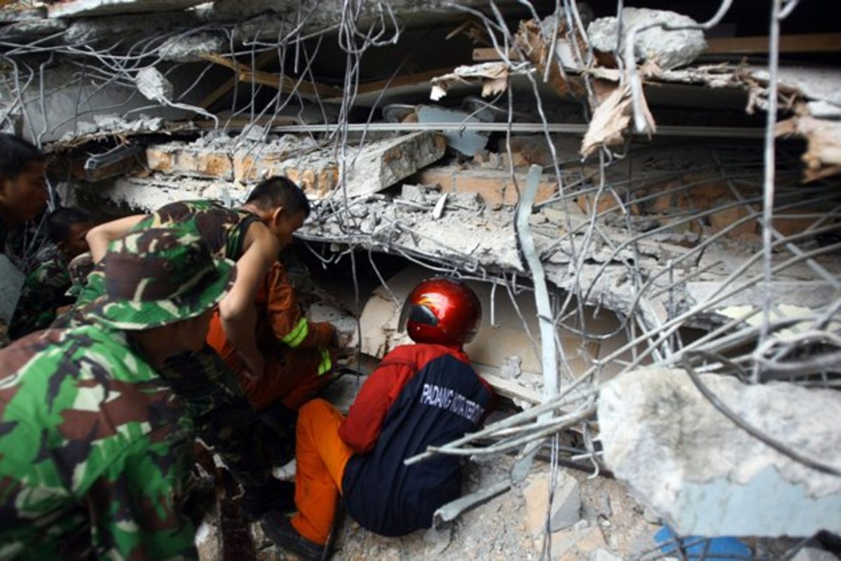1.100 οι νεκροί στην Ινδονησία