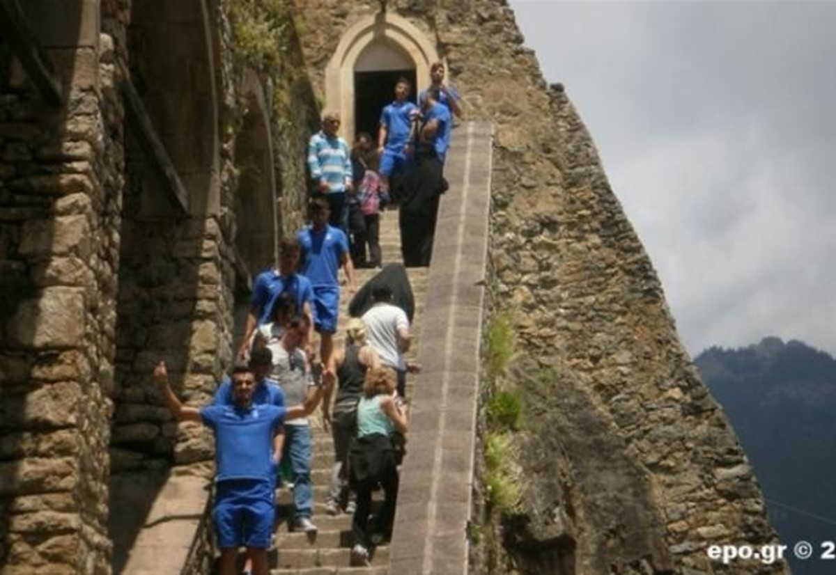 Η Εθνική Ομάδα Κ20 προσκύνησε στην Παναγία Σουμελά στον Πόντο (ΦΩΤΟ)