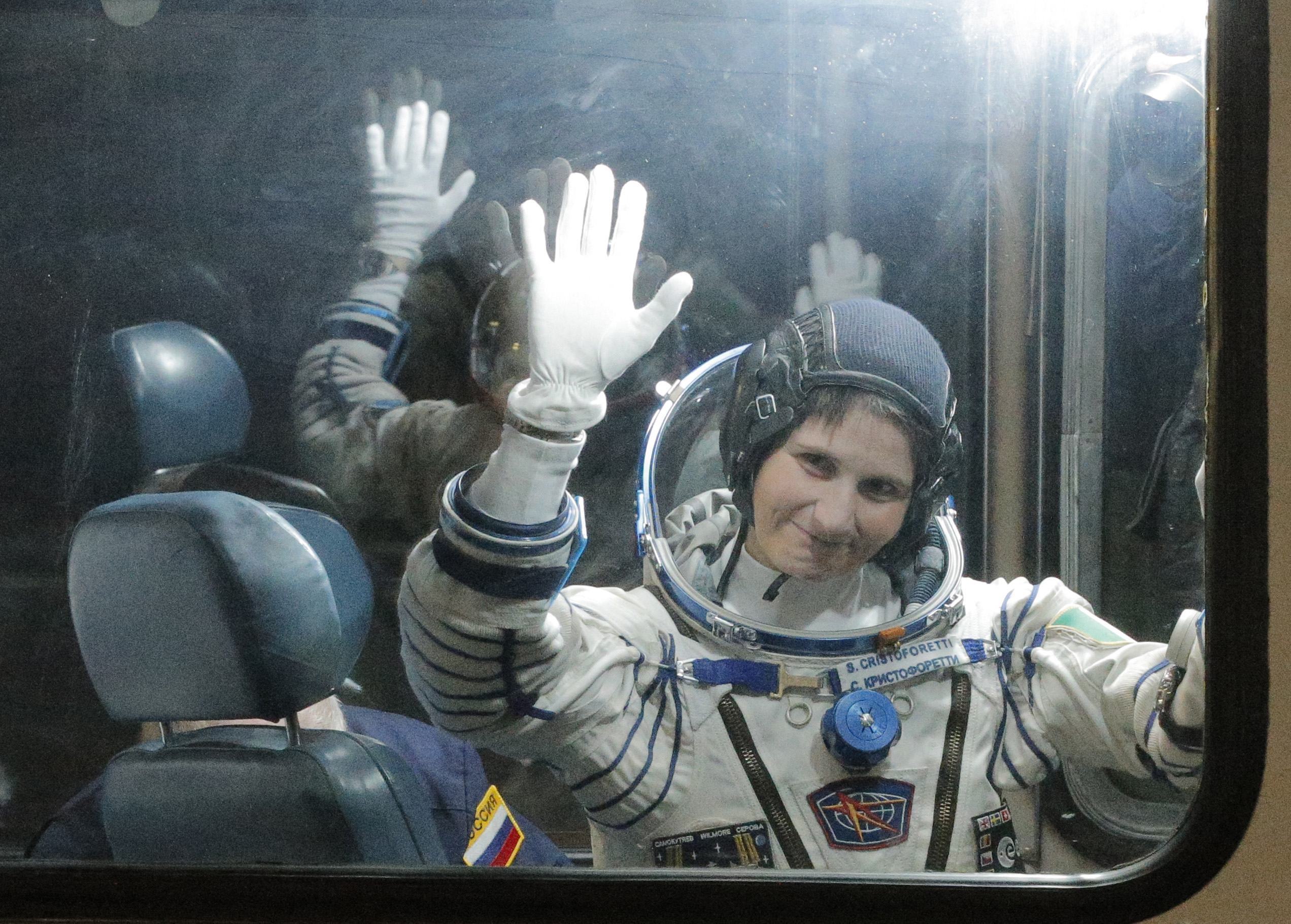 Σογιούζ: Έφτασε στο Διεθνή Διαστημικό Σταθμό με φρούτα και… εσπρέσσο!