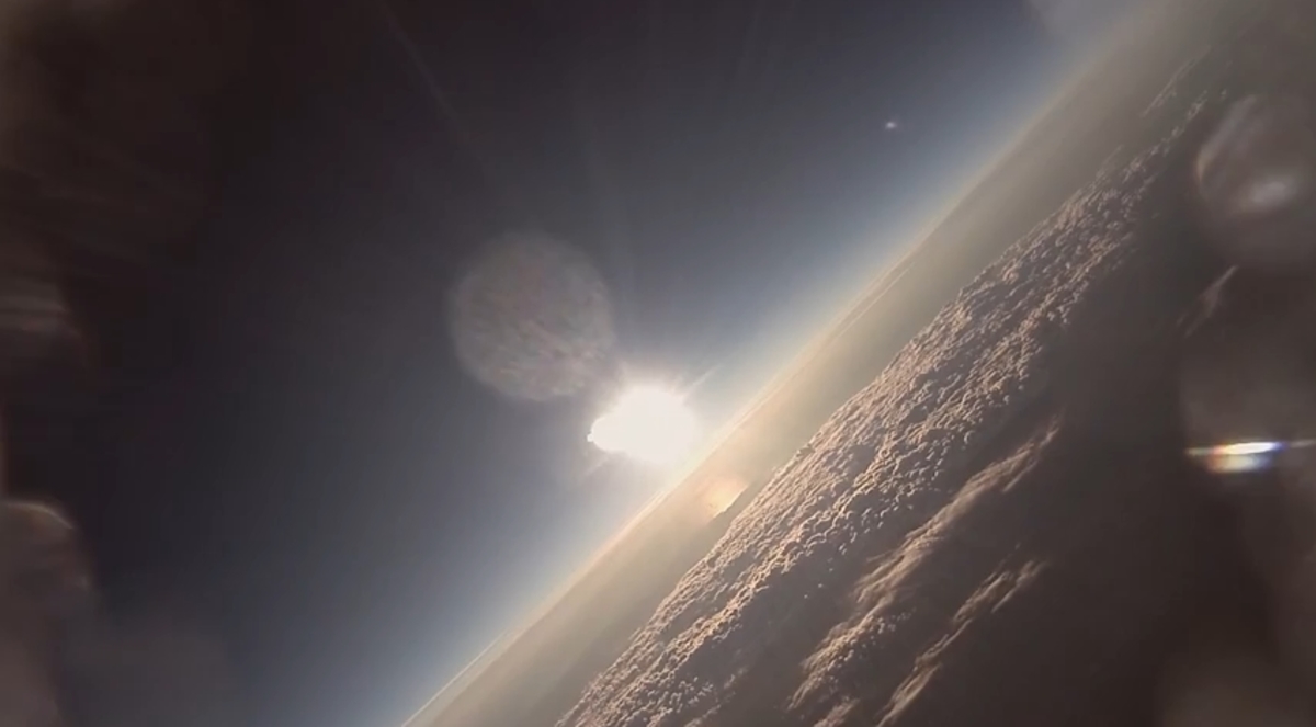 Εντυπωσιακό βίντεο: Ταξιδεύοντας στο διάστημα