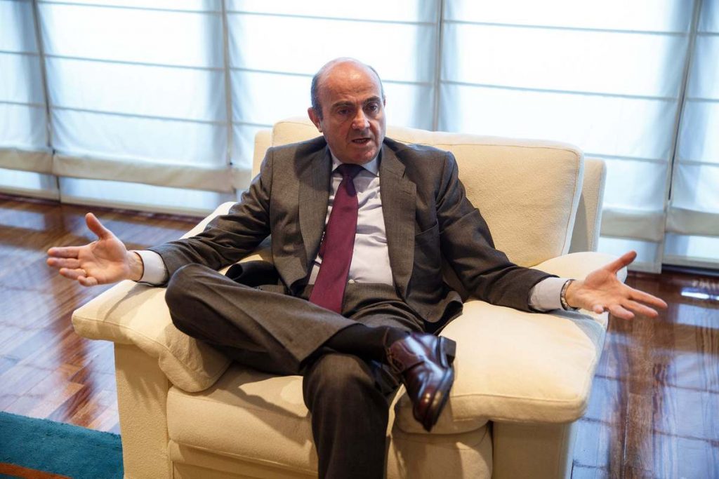 Ισπανός υπουργός Οικονομικών: Η Ελλάδα δεν θα βγει από το ευρώ