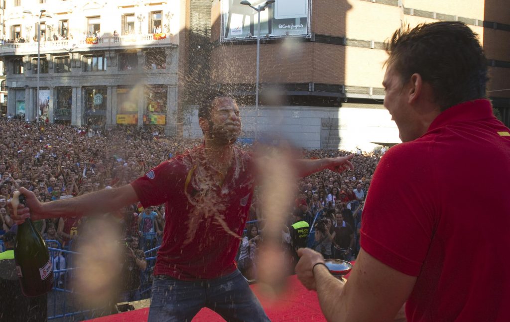 Η Ισπανία υποδέχτηκε τους ήρωές της – ΦΩΤΟ