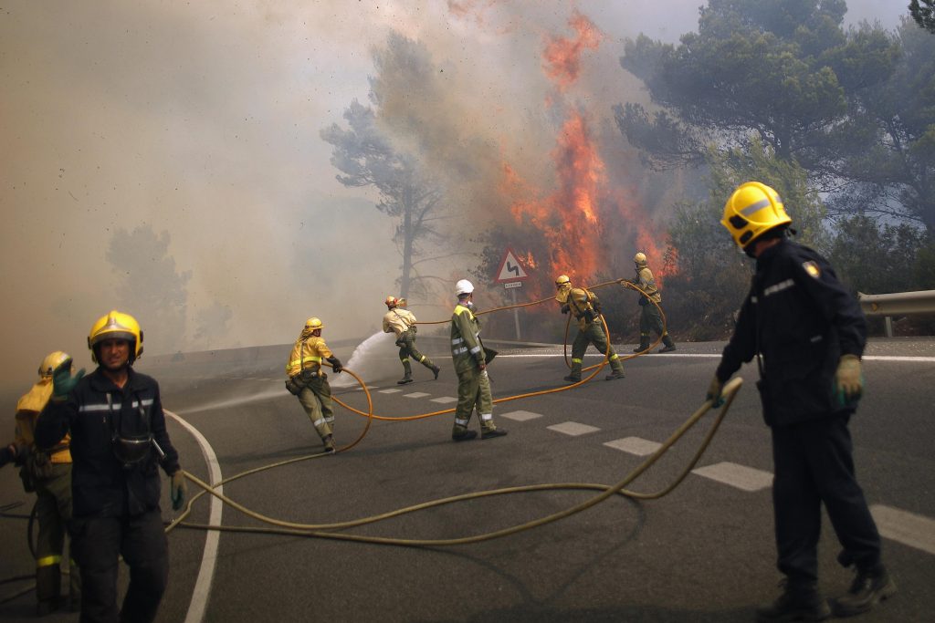 Βιβλική καταστροφή: ένας νεκρός από τη φωτιά στη Μαρμπέγια