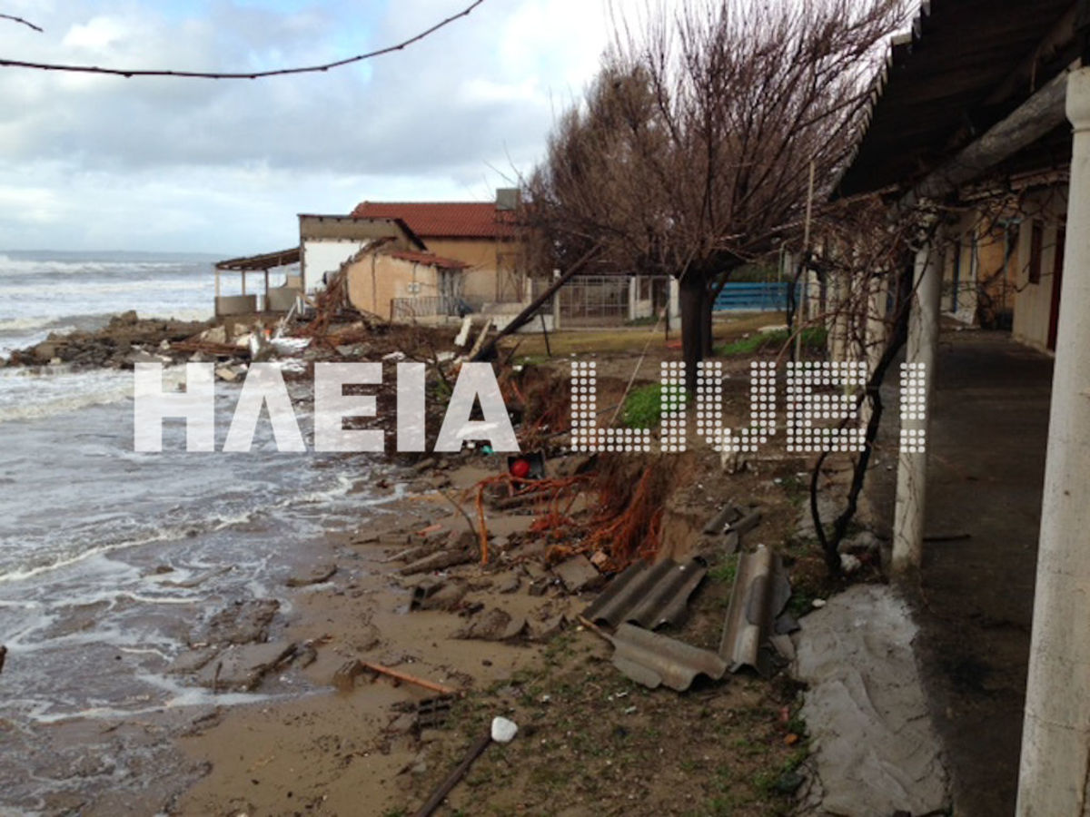 Ηλεία: Η θάλασσα παρέσυρε σπίτια στη Σπιάντζα – ΦΩΤΟ και VIDEO