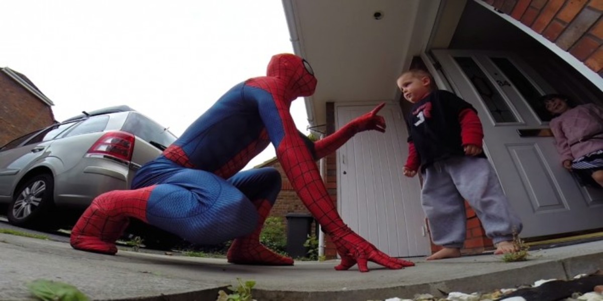 Ο πατέρας ντύθηκε spiderman