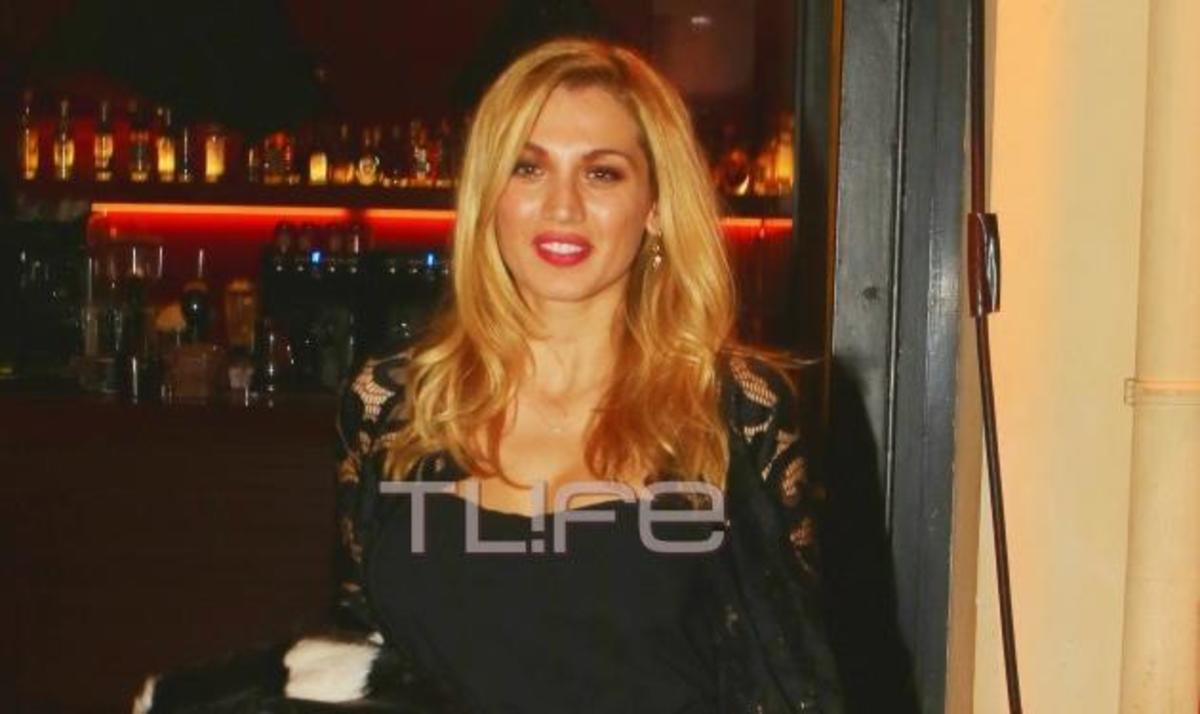 Κωνσταντίνα Σπυροπούλου: Εντυπωσιακή εμφάνιση σε βραδινή έξοδο!