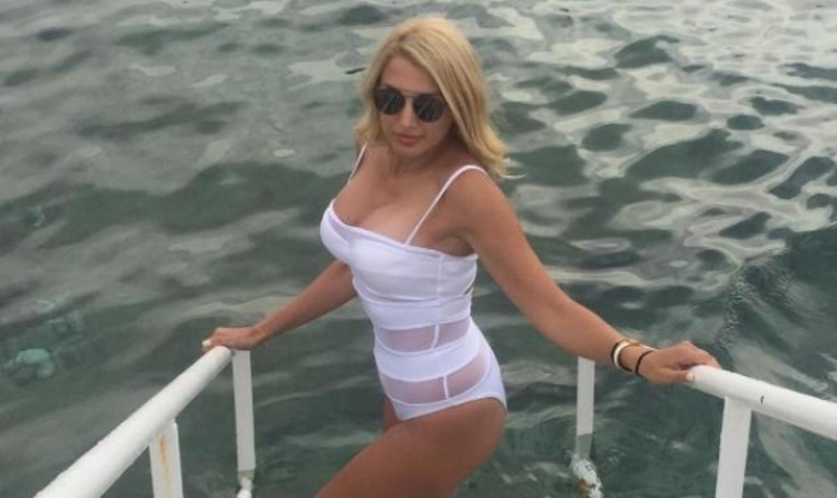 Χαμός με την αρετουσάριστη φωτογραφία με μαγιό της Κωνσταντίνας Σπυροπούλου