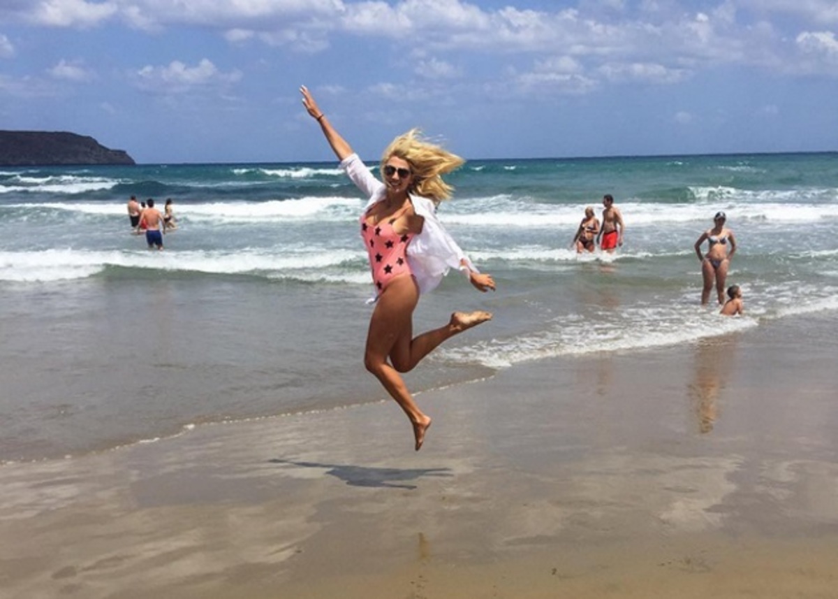 Κωνσταντίνα Σπυροπούλου: Αναστάτωσε τις παραλίες της Κρήτης! ‘Ολες οι εμφανίσεις με μαγιό!