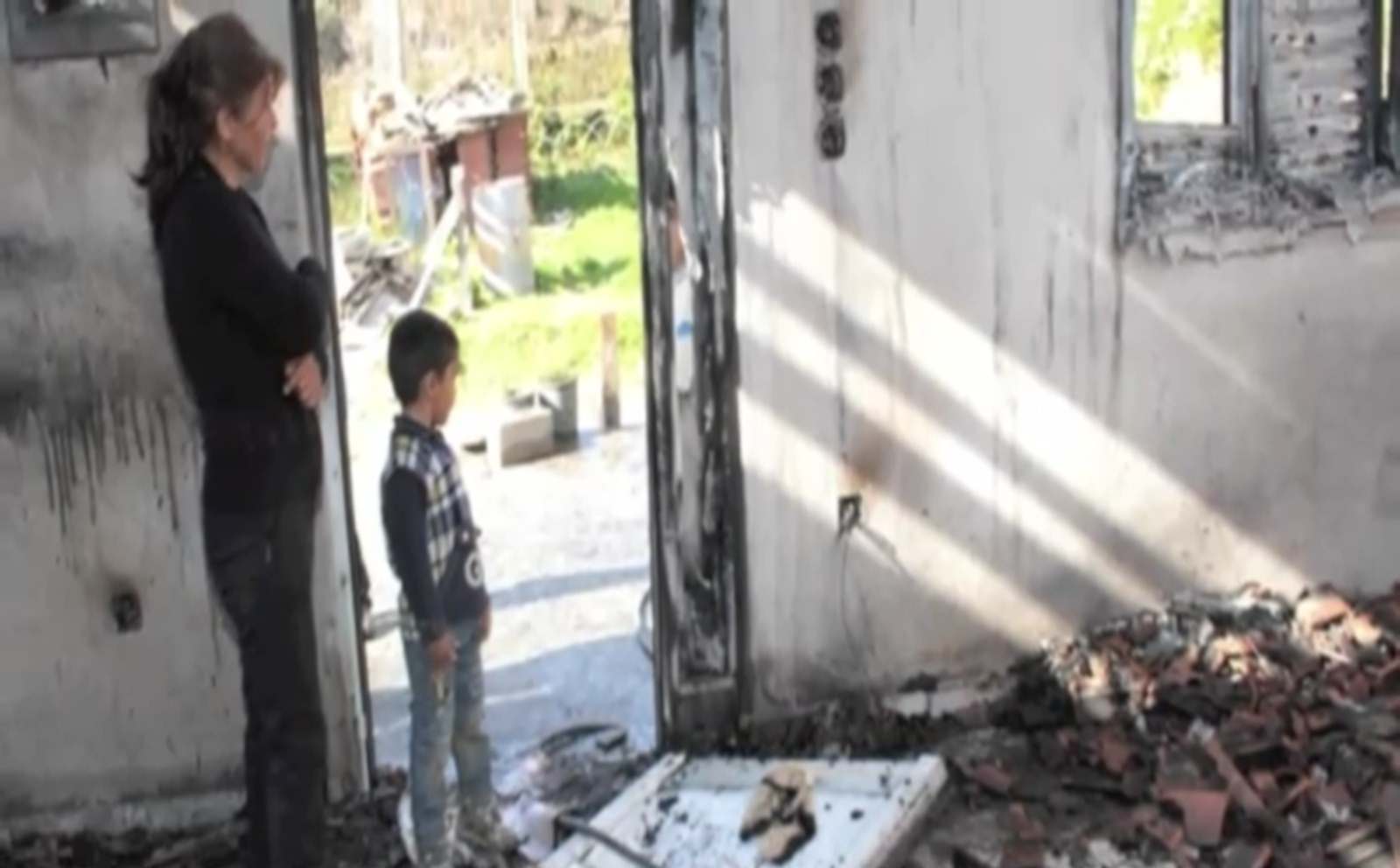 Στάχτη έγινε το σπίτι πενταμελούς οικογένειας στην Ηλεία