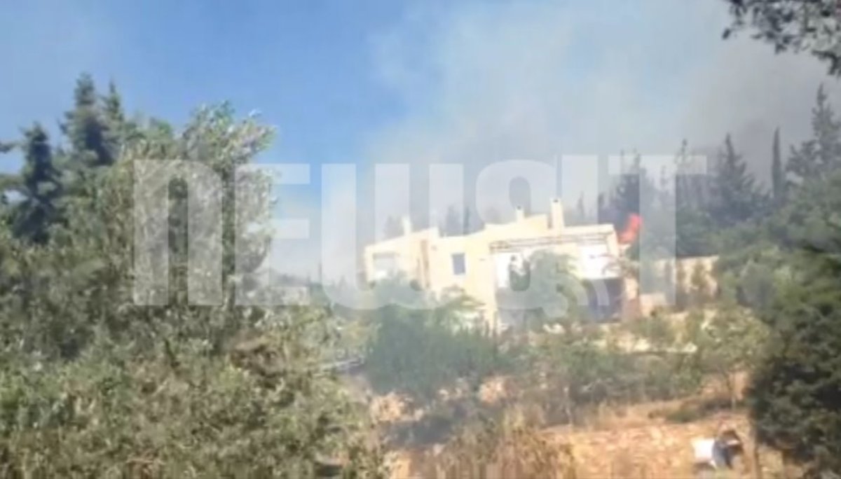 Πόρτο Ράφτη: Καίγονται σπίτια!